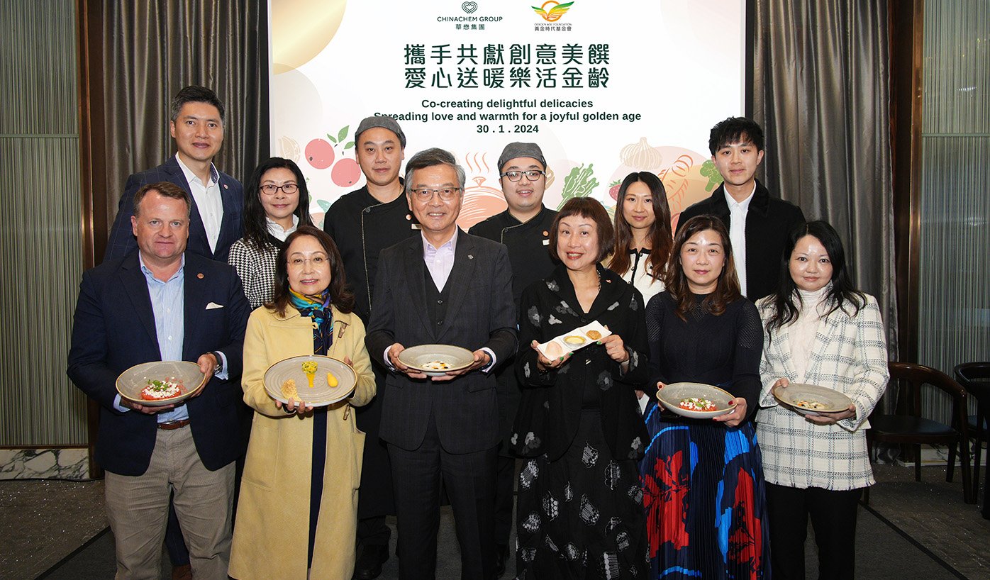 林正财行政会议成员, SBS, JP 与一众跨界别团队一起为推动长者友善食物而努力