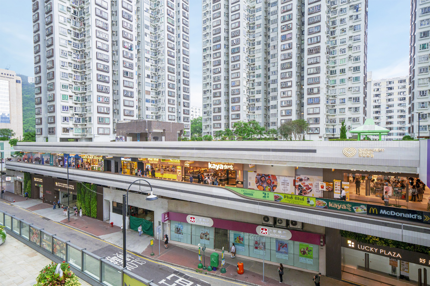 在沙田新市鎮興建多個大型屋苑，包括好運中心、富豪花園、希爾頓中心、碧濤花園等 ，成為區內最大發展商之一