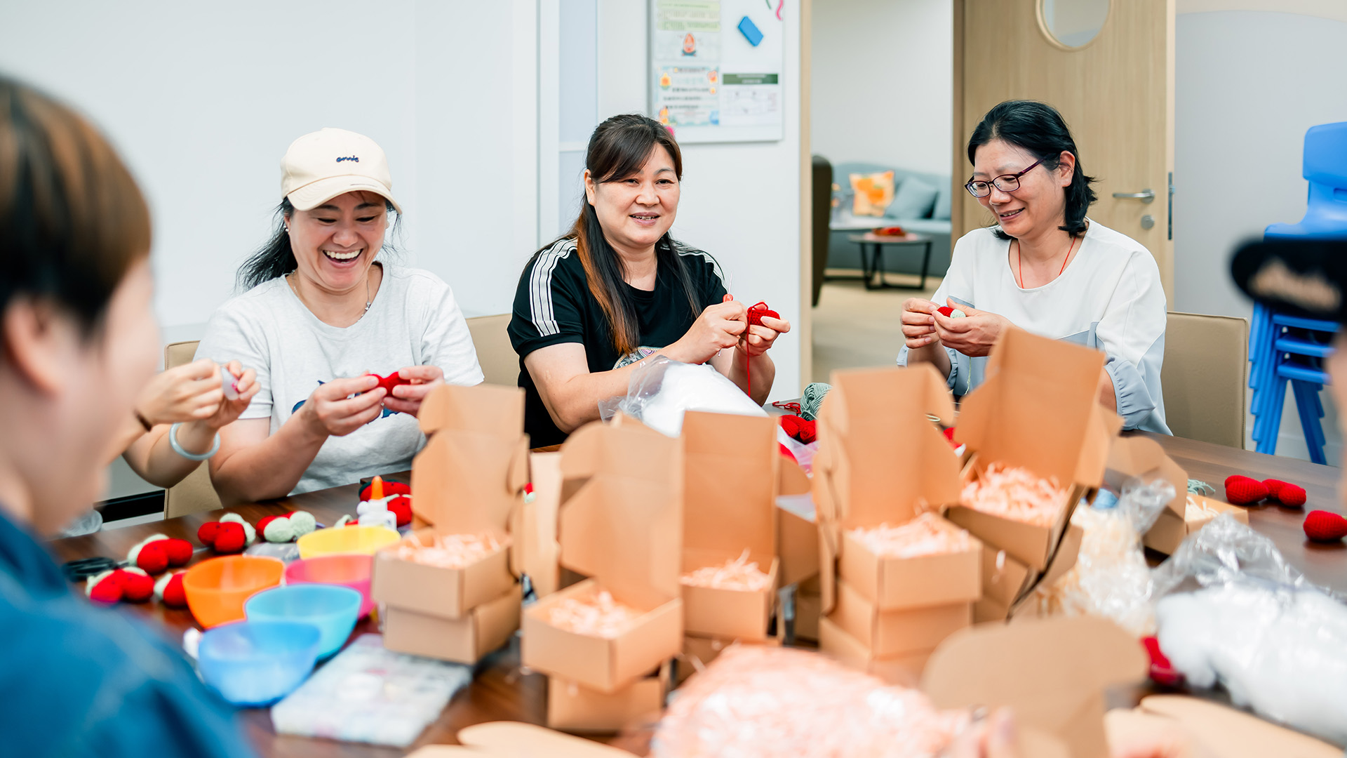 The shared kitchen and activity spaces at the Tsuen Wan Community Living Room have given her more opportunities to cook, participate in workshops and spend quality time with her daughter. 