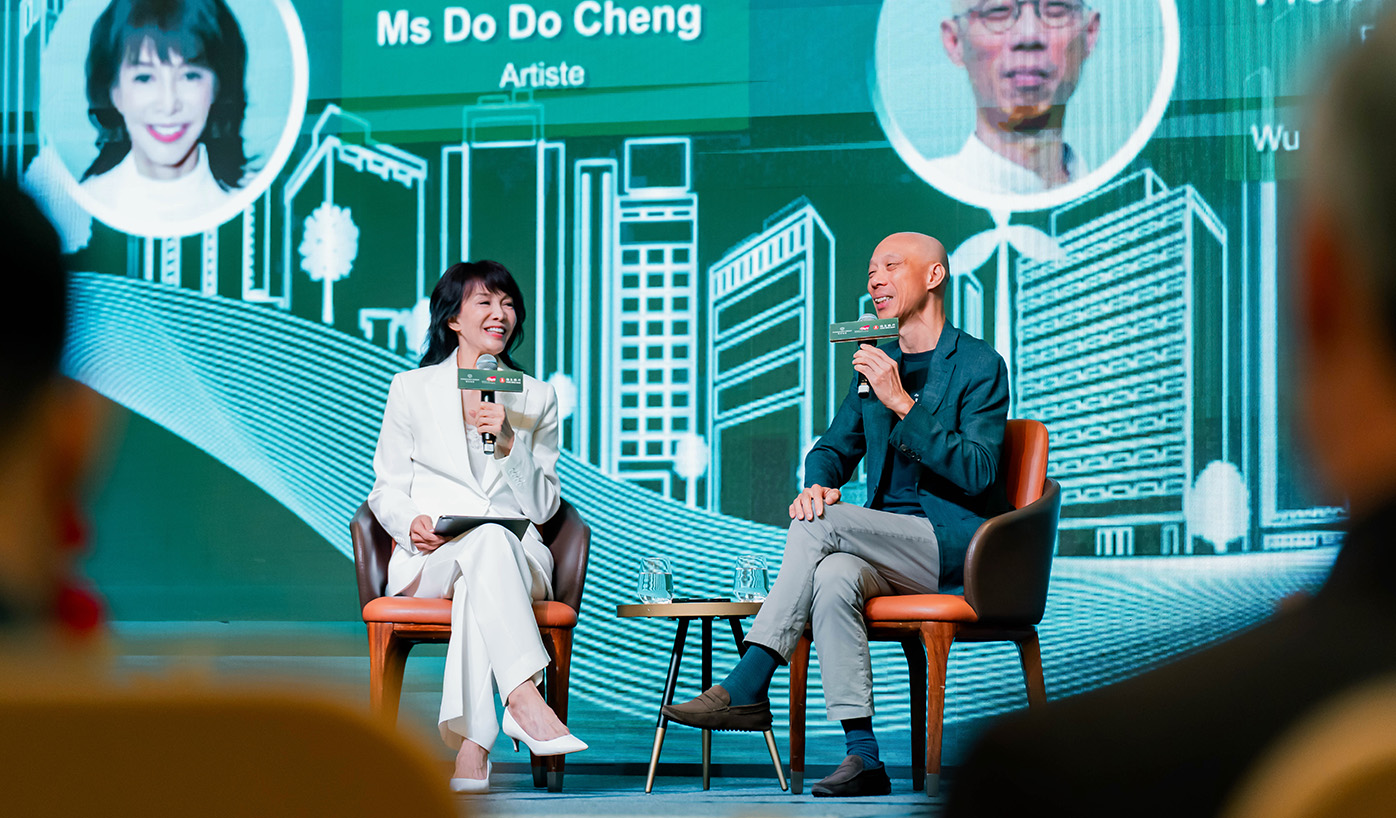 Ms Do Do Cheng in dialogue with Professor Wong Kam-sing, Former Secretary for the Environment of the HKSAR Government and Chairman of Wu Zhi Qiao (Bridge to China) Charitable Foundation. 