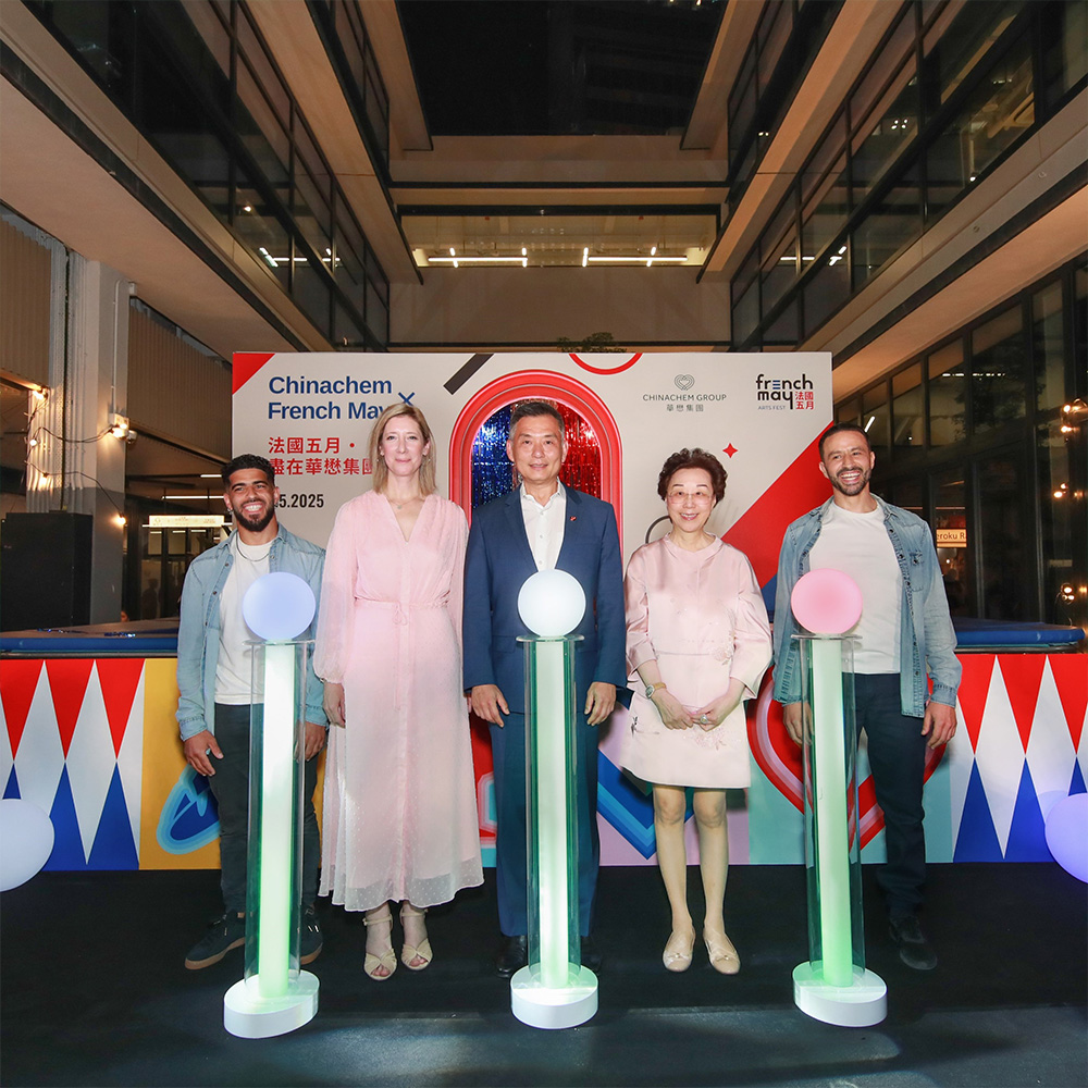 市民及訪客參與中環街市藝術文化活動法國五月藝術節，推動社區發展與文化交流體驗，香港華懋集團