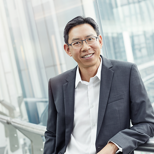 华懋集团执行董事兼运营总裁王弘瀚 (Wong Hung Han) 。王氏于 2013 年加入集团，并自 2018 年起担任执行董事兼运营总裁，负责优化集团业务运营、企业效能及落实核心发展策略。