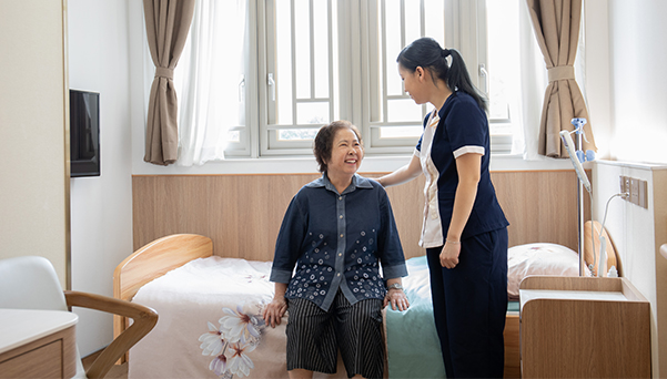 松齡於全港營運 12 間護理安老院舍，提供超過 1,600 個床位，身為「改善買位計劃」甲一級院舍主要服務提供者及「院舍券」認可機構，提供靈活多元的短期或長期護老選擇。