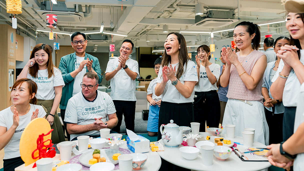 To share the joy of the season, Chinachem Group's management and colleagues joined members and their families for a mooncake-making workshop and lantern riddle activities.