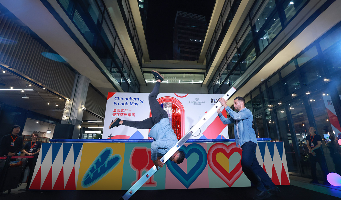 Cie Racines Carrées, under artistic direction of Nabil Ouelhadj (right), makes its Hong Kong debut with “Trampoline X Hip Hop” at the opening ceremony