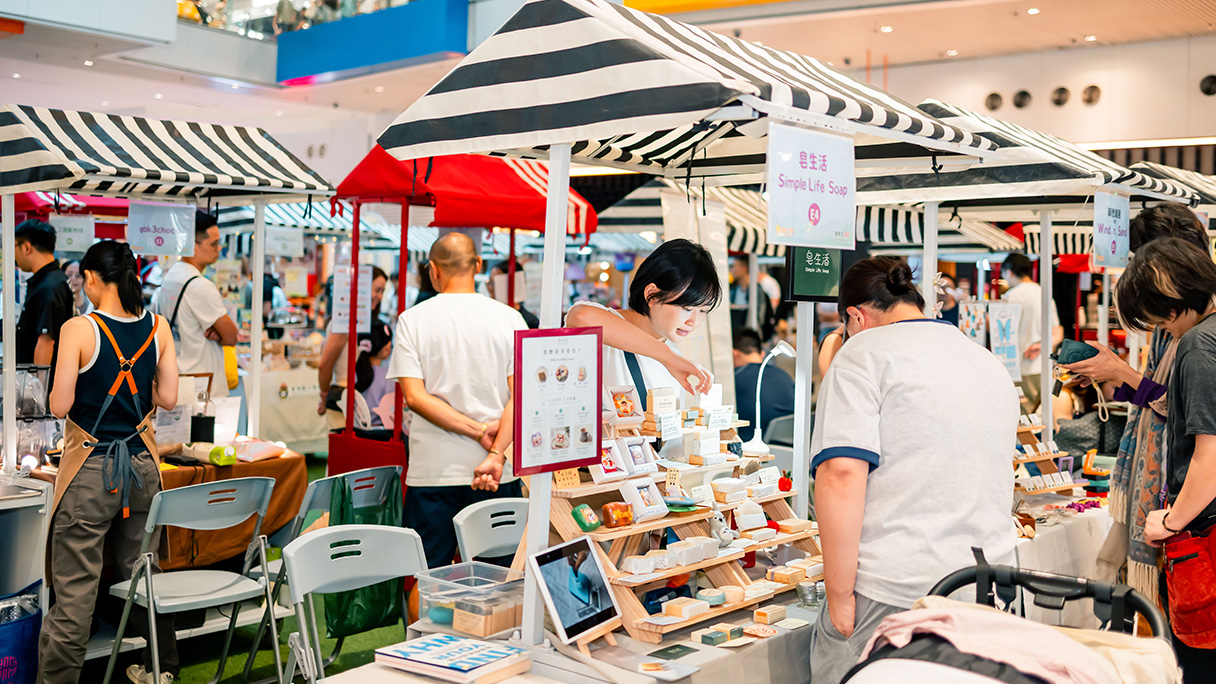 The Zero Packaging Fiesta brought together more than 30 local brands offering a diverse selection of products, including locally grown produce, eco-friendly fashion, refurbished electrical appliances and handcrafted wooden goods.