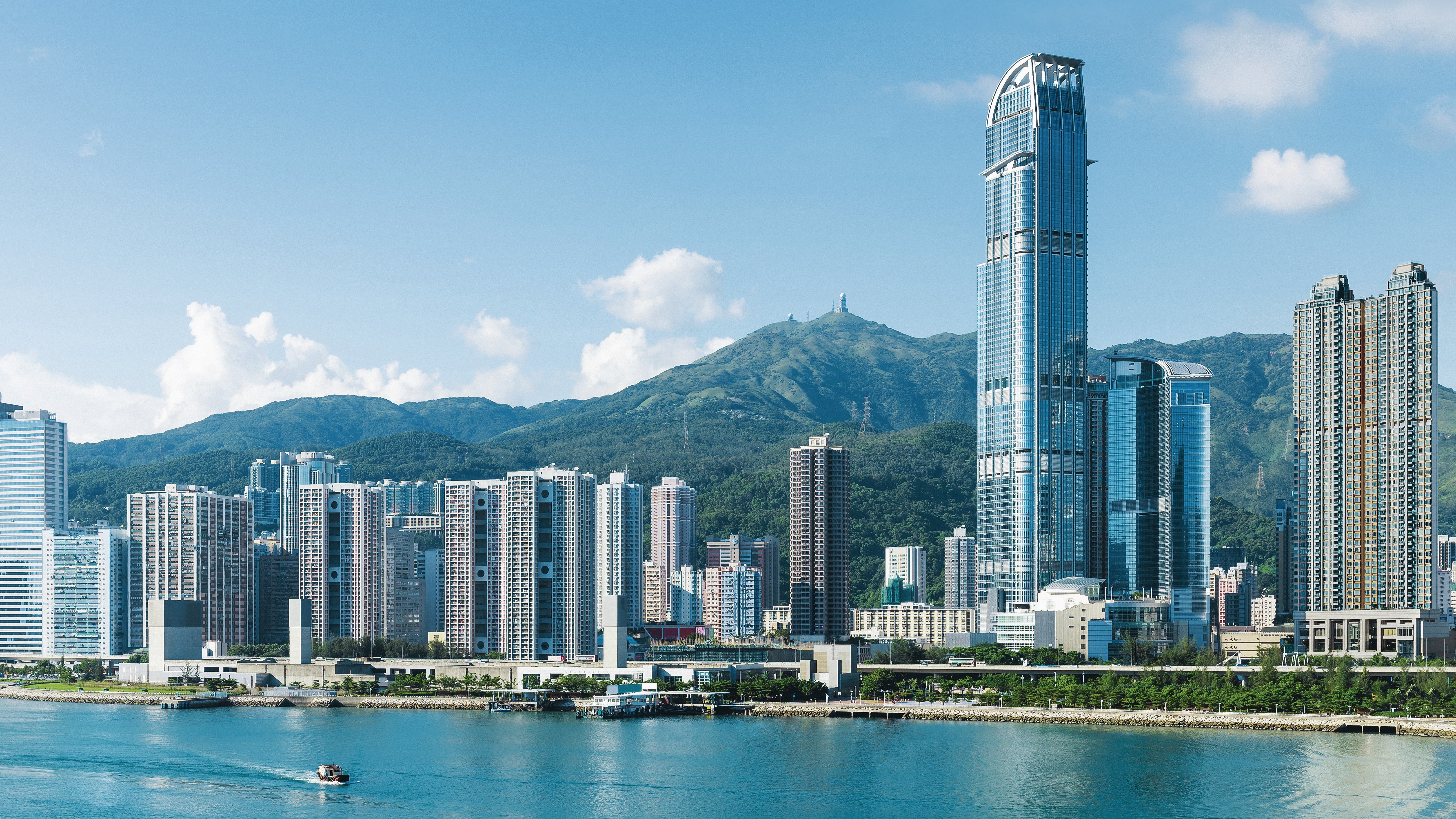 位于荃湾西的如心圈 (Nina Hub)，涵盖如心广场、如心酒店、如心园及华懋集团地标建筑。
