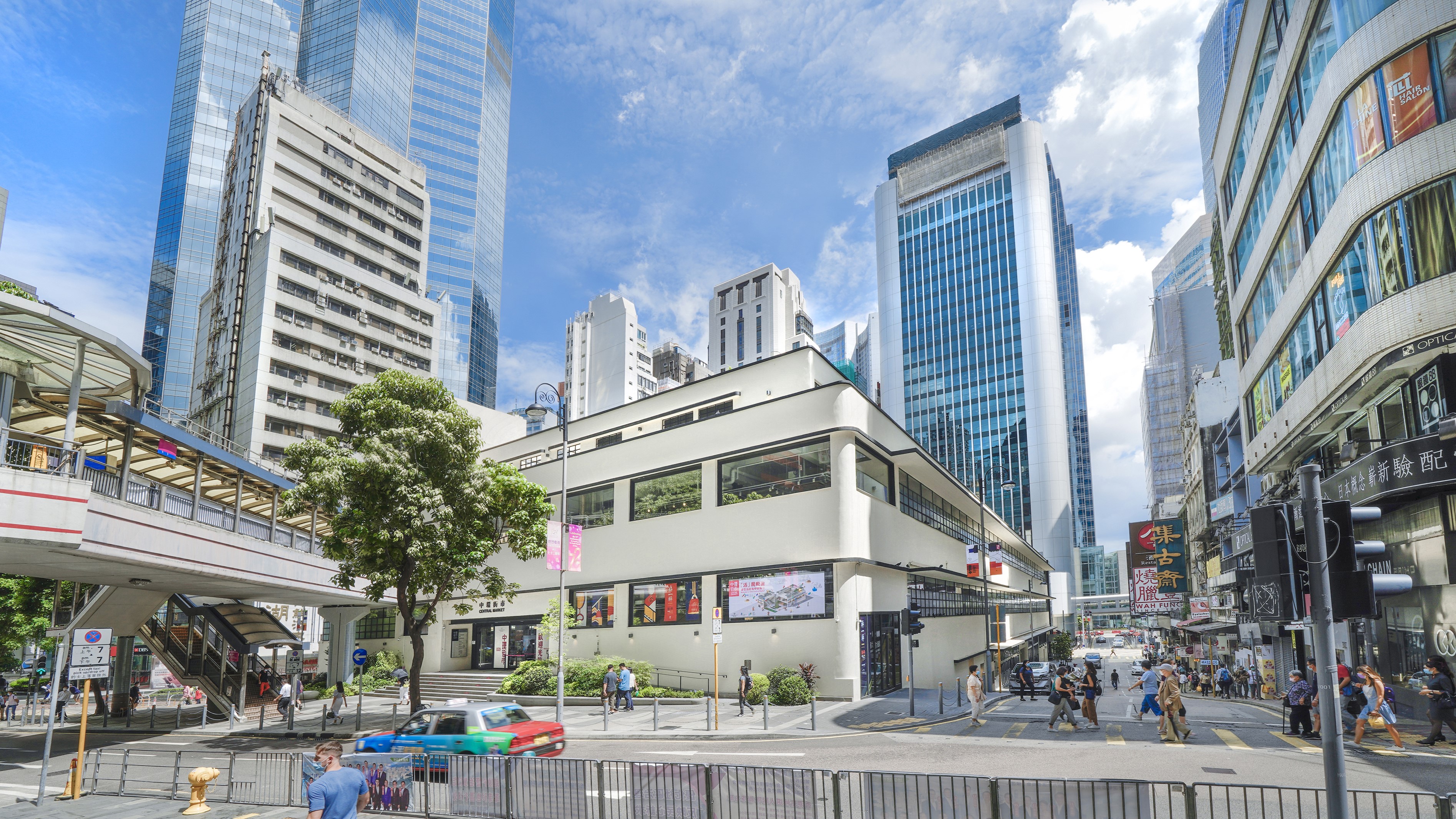 由華懋集團與市區重建局攜手打造的香港中環街市活化項目；這座地標性城市空間營造項目，集多元化餐飲選擇、特色零售購物及公共社交空間於一身，成為充滿活力的社區樞紐。