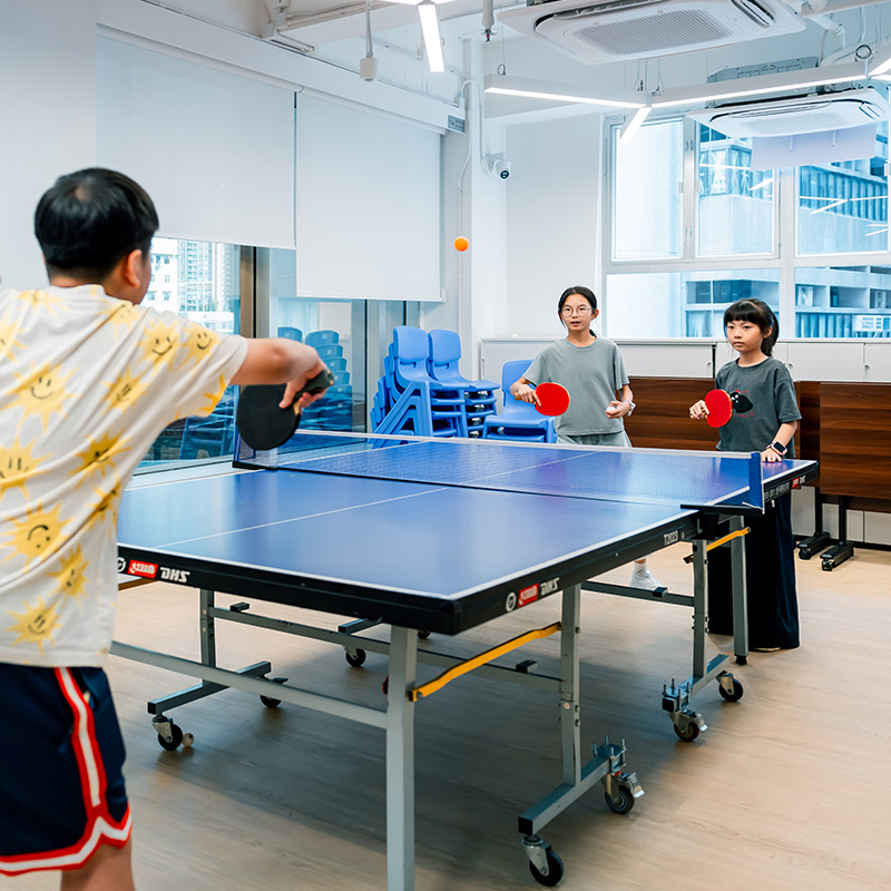 Multi-purpose Activity Room: A flexible activity space equipped with movable facilities, including table tennis tables and fencing simulators, allowing the room configuration to be adapted to different activities and group sizes.