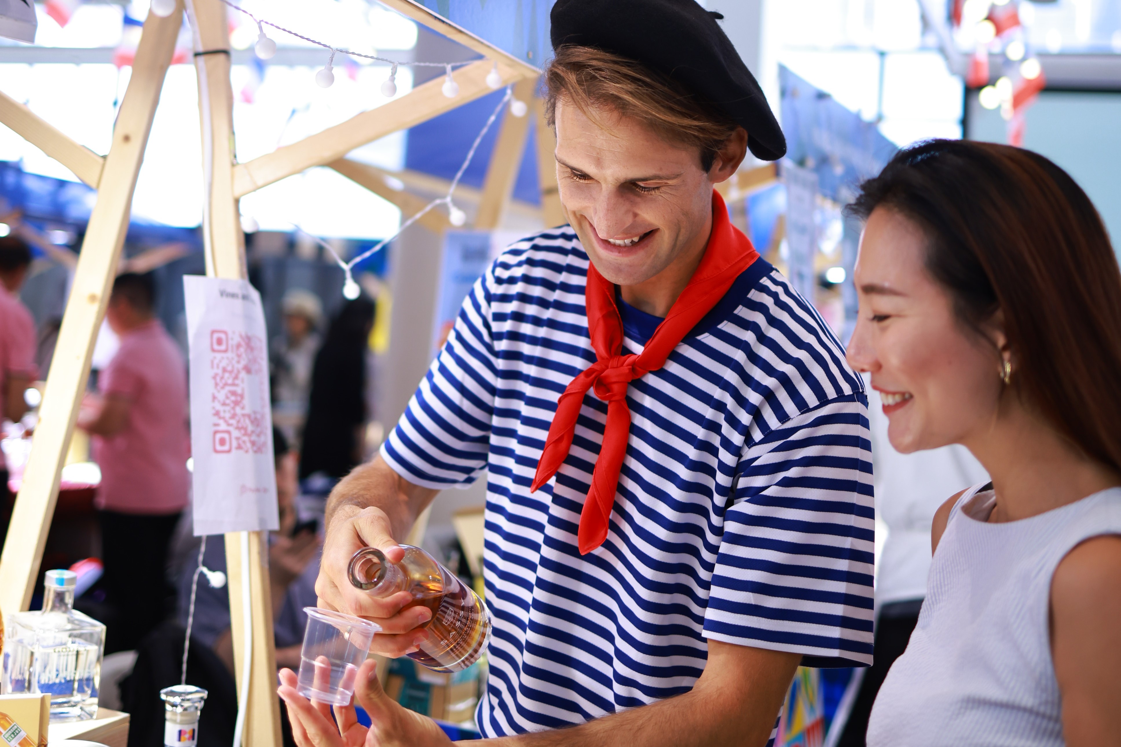 “法国五月美食市集”于中环街市及如心广场呈献顶级干邑、雅文邑及法国清酒等珍稀佳酿，提供专业品鉴体验及法式醇美享受。