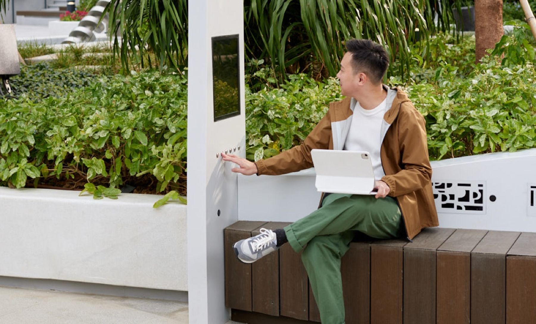 Smart bench-1